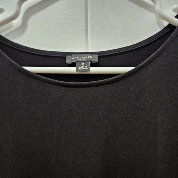 Bundle Of Ann Taylor Cut Out Sleeve/Shoulder Tops in Wine and Black Size Medium - Picture 11 of 15